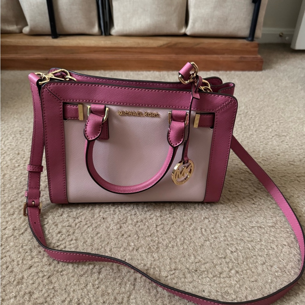 Michael Kors Pink Crossbody Bag with Elegant Design
